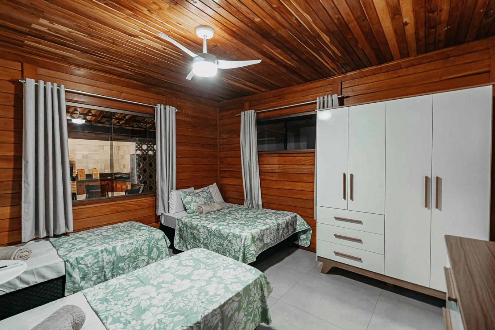 Casadecastelhanos, Quadra Do Mar De Castelhanos, 4 Suites Com Ar, Churrasqueira, Piscina, Hidromassagem, Cozinha Integrada Gourmet Ideal Para Familia E Amigos Anchieta  Esterno foto